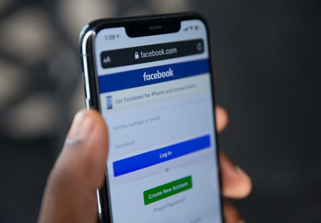 As maiores vantagens do Facebook Marketplace são que a ferramenta é gratuita e simples de usar. Nela, o lojista é responsável por toda a intermediação com o comprador (Foto: Unsplash)