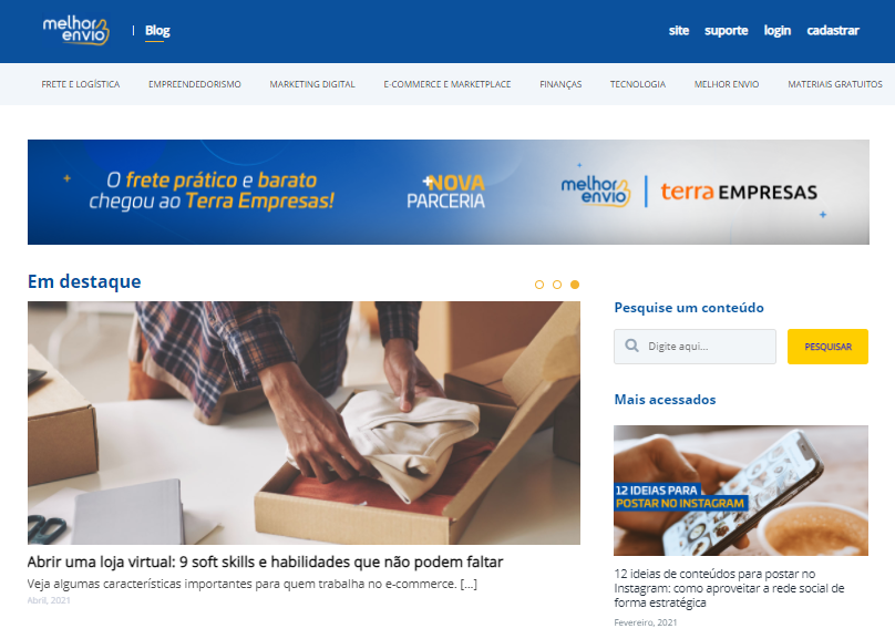 O blog do Melhor Envio é um ótimo exemplo de site que manteve a identidade visual da marca principal mas, ao mesmo tempo, deu um toque diferente ao canal.