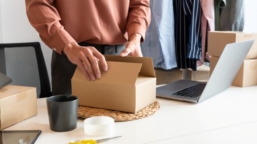 Entender como calcular frete é importante pois parte das desistências de compra no e-commerce são motivadas pelo valor da entrega. (Foto: Freepik)