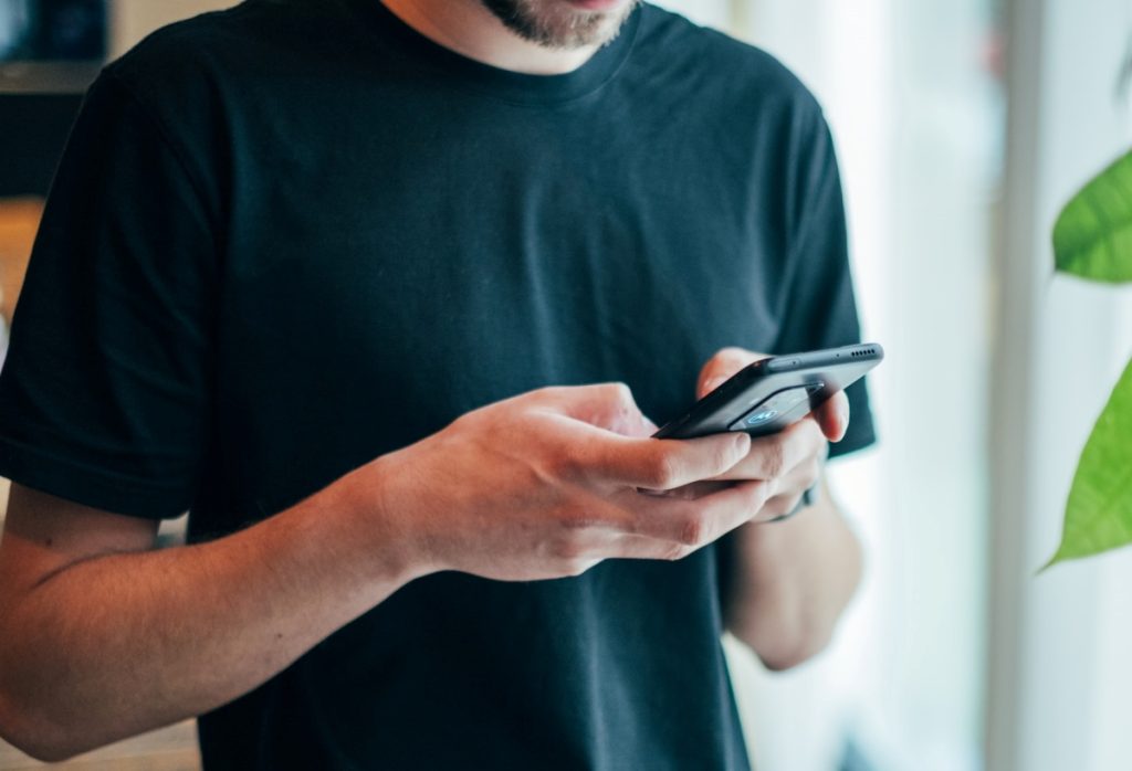 Um canal do Telegram é uma ferramenta que permite que o lojista se comunique diretamente com uma grande quantidade de usuários de um jeito rápido e simples. (Foto: Unsplash)