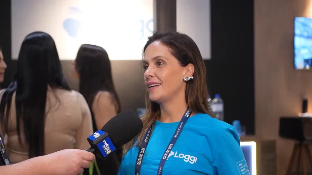 Juliana Fracchia da Loggi dando entrevista para o Melhor Envio