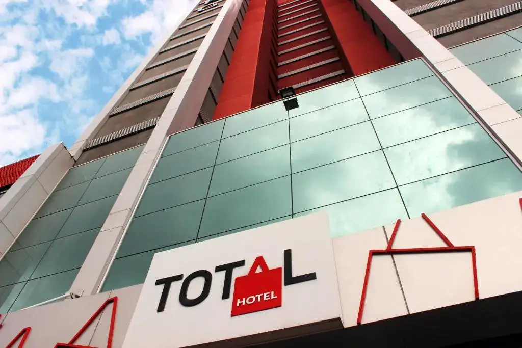 Fachada do Total Hotel perto da feirinha da madrugada do brás