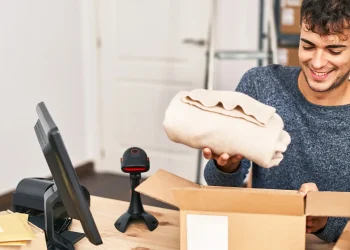 Como enviar roupa pelos Correios: quanto custa e outras dúvidas