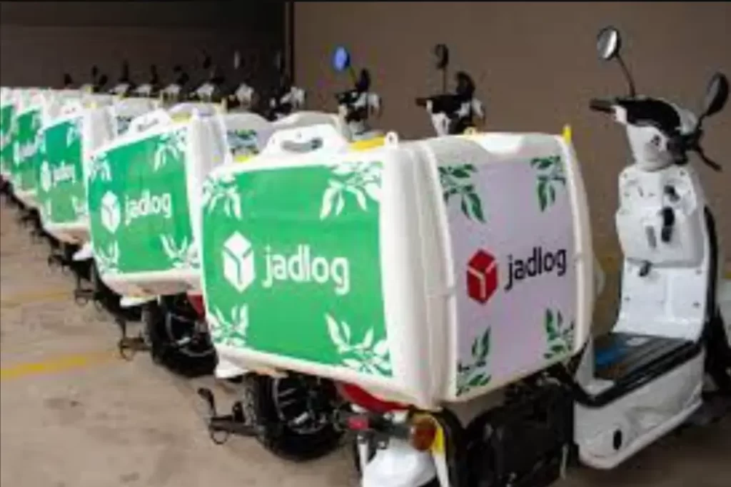 veículos elétricos da Jadlog enfileirados lado a lado